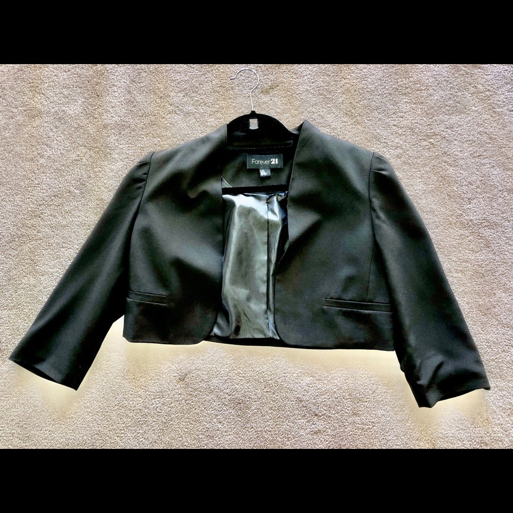 FOREVER 21 Cropped Blazer